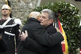 Gauck und Napolitano auf der Gedenkfeier in S. Anna di Stazzema am 24. März 2013