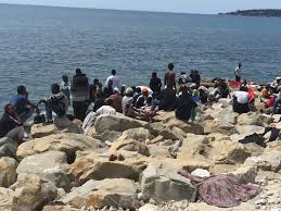 Ventimiglia. Flüchtlinge campieren am Strand Foto: ilmattino.it